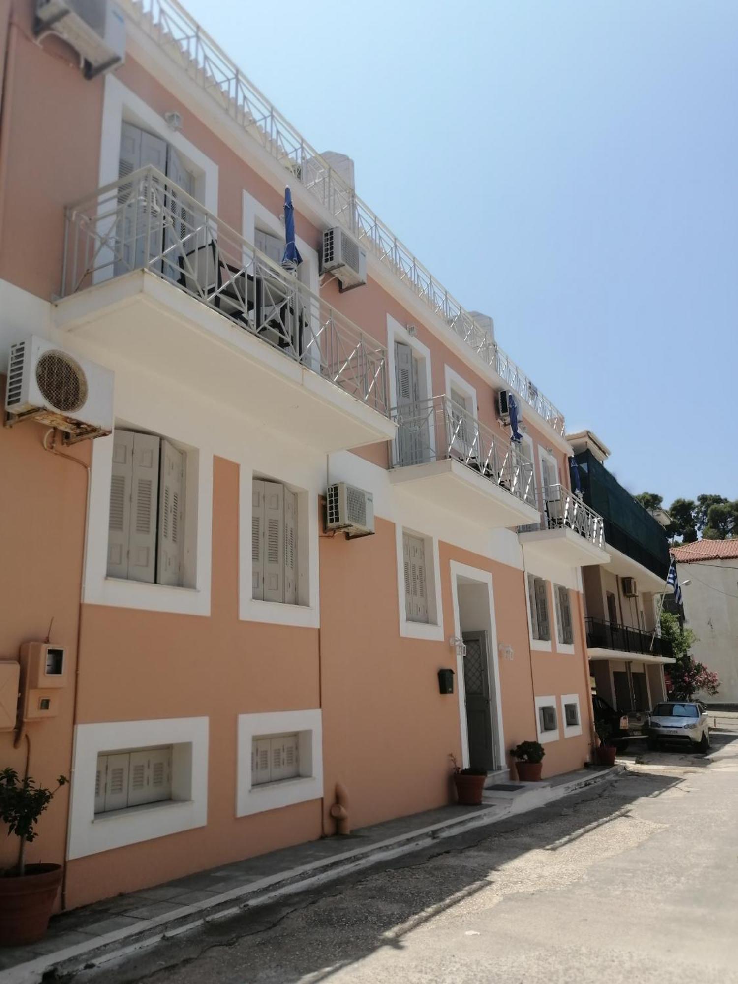 Ta Adelfia Aparthotel Pylos Exterior foto